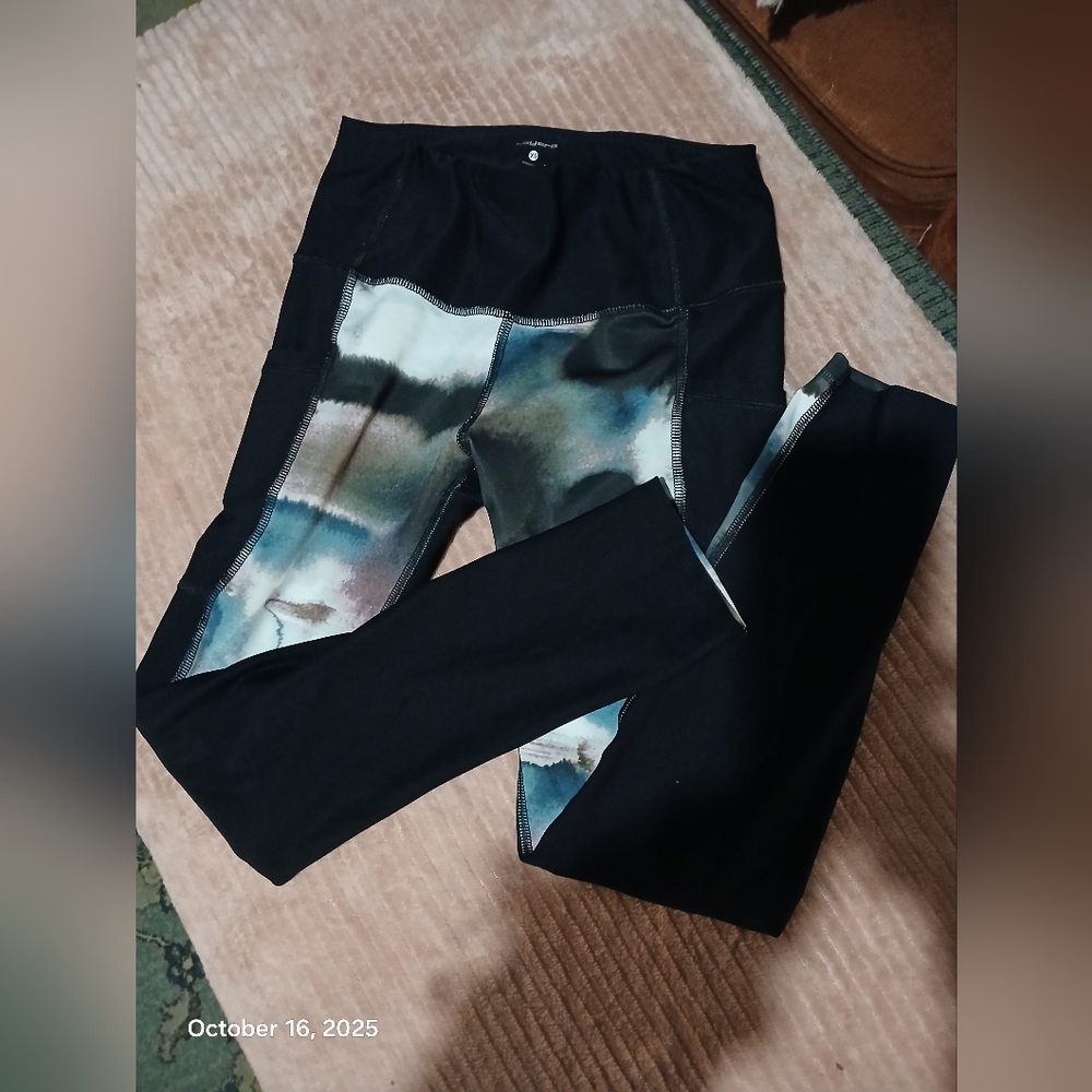 Abstract Patterned Leggings - Picture 3 of 4